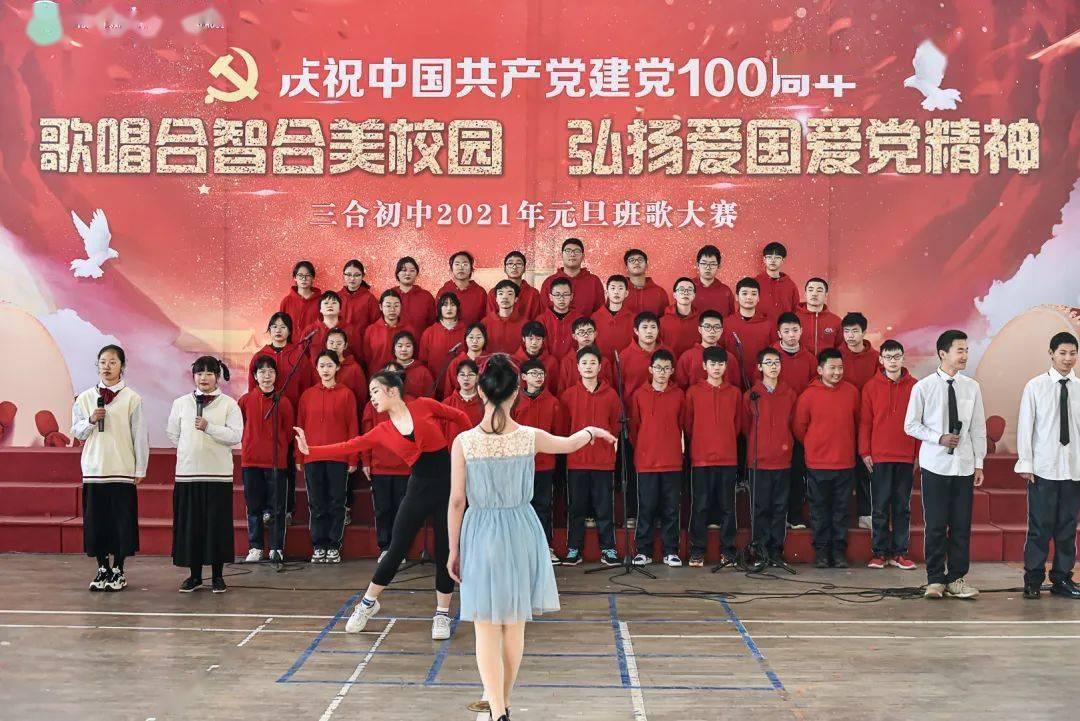 姐姐30岁了，老是在弟弟（24岁）面前洗澡换衣服，请问正常吗？游戏画面