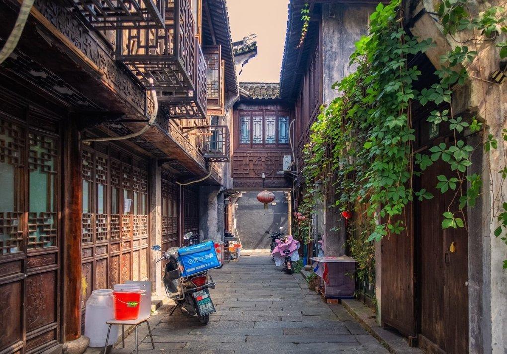 《繁花》落幕,将人一并带走 再回首,恍然如梦,黄浦江浪头依旧